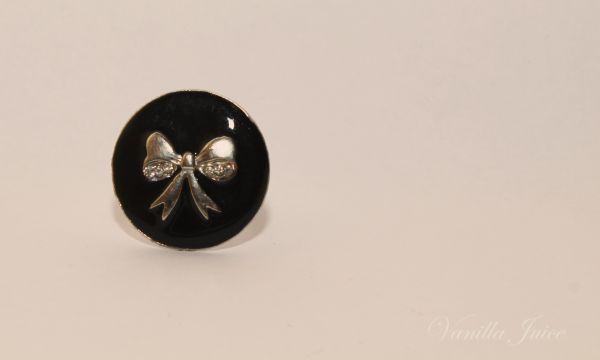 Anel laço prateado com strass Ajustável